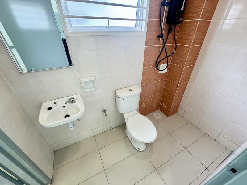 Rumah Kluster untuk Dijual di Bandar Saujana Putra (Tanjong Duabelas) - Adaw Zain - Bathroom - PropertyGuru.com.my