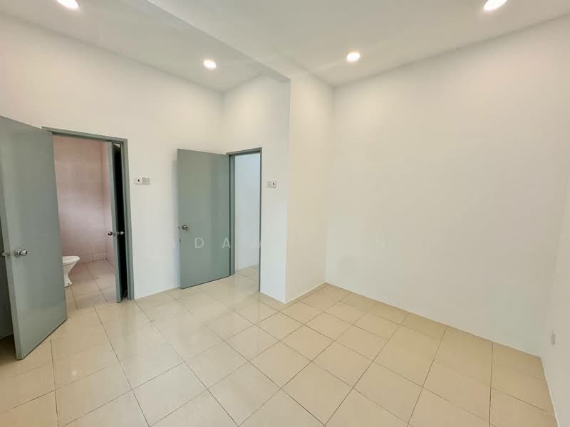 Rumah Kluster untuk Dijual di Bandar Saujana Putra (Tanjong Duabelas) - Adaw Zain - Bathroom - PropertyGuru.com.my