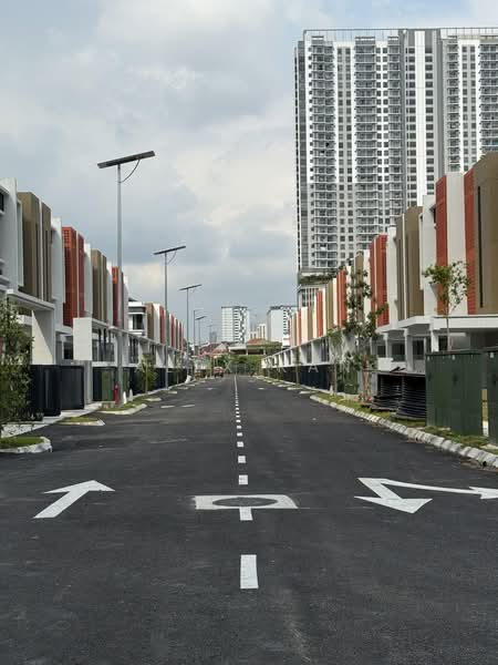 Rumah Teres untuk Dijual di Happy Garden (Kuchai Lama) - Alex Kan - PropertyGuru.com.my