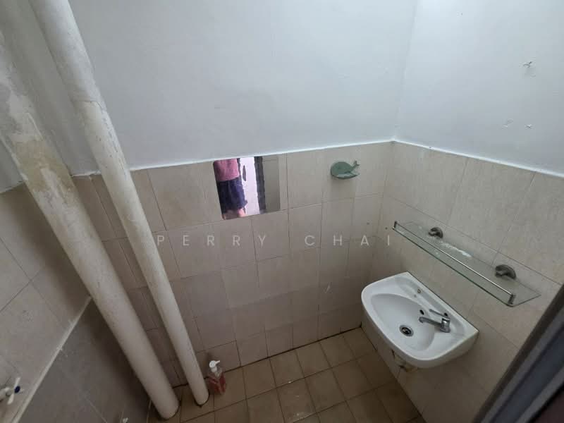 Flat for Rent at Mutiara Fadason - Perry Chai - Bathroom - PropertyGuru.com.my