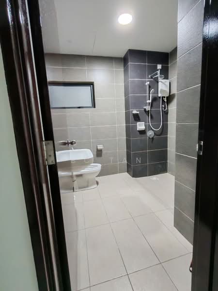Kondominium untuk Dijual di The Henge - BC TAN - Bathroom - PropertyGuru.com.my