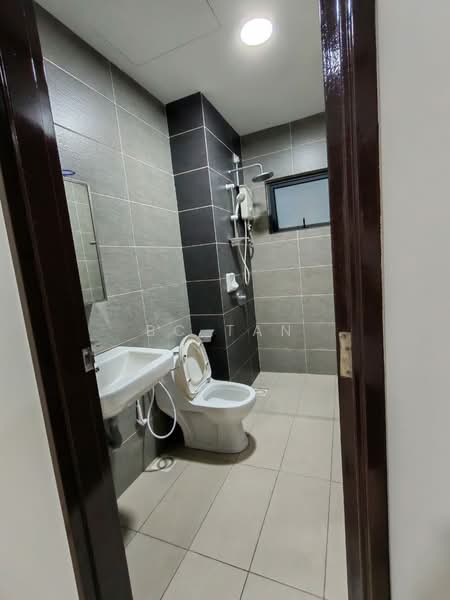 Kondominium untuk Dijual di The Henge - BC TAN - Bathroom - PropertyGuru.com.my
