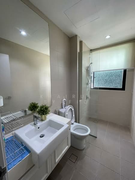 Service Residence for Sale at Parisien Tower - Khairul Syafiq - Bathroom - PropertyGuru.com.my