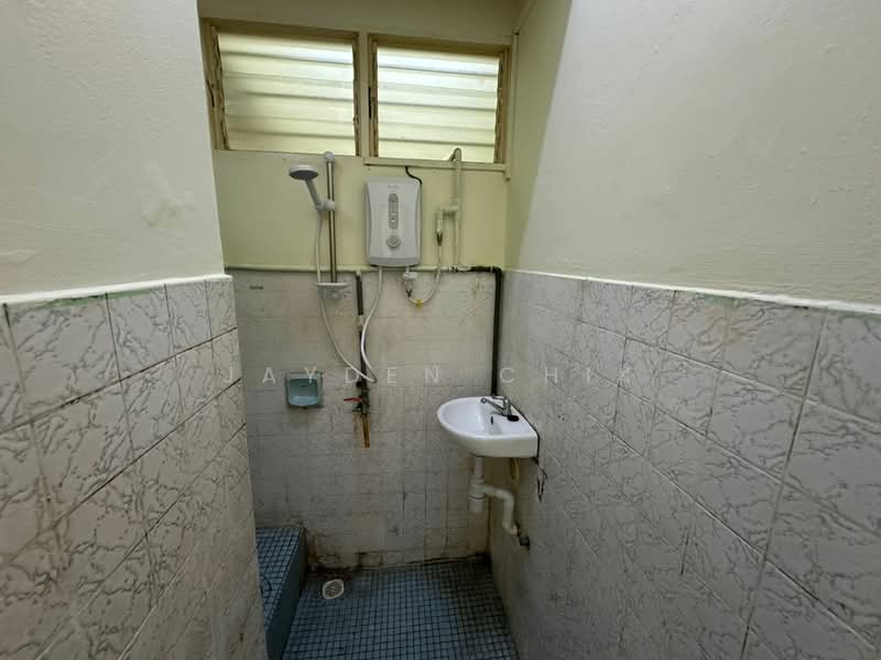 Apartment for Rent at Kuchai Entrepreneurs Park Apartment - Jayden Chik - Bathroom - PropertyGuru.com.my