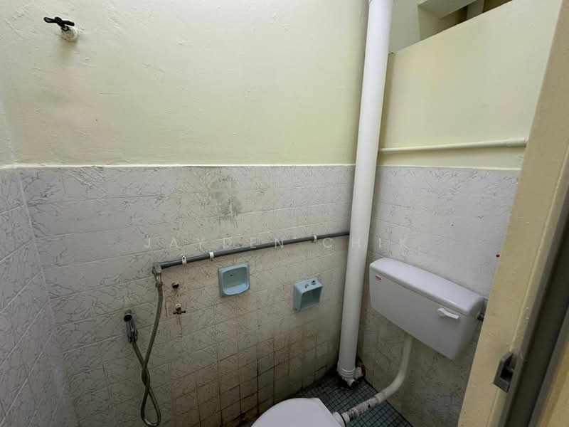 Apartment for Rent at Kuchai Entrepreneurs Park Apartment - Jayden Chik - Bathroom - PropertyGuru.com.my