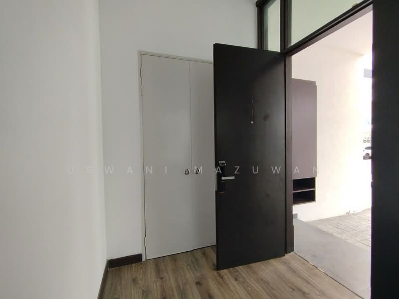 Rumah Berkembar untuk Dijual di Cyberjaya (Selangor) - Uswani Mazuwan - Entrance - PropertyGuru.com.my