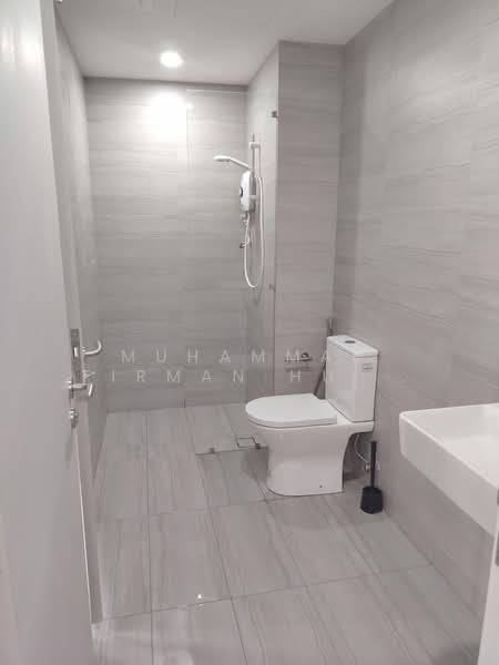 Servis Apartment untuk Disewa di BeCentral @ i-City - Muhammad Firman Hussain - Bathroom - PropertyGuru.com.my