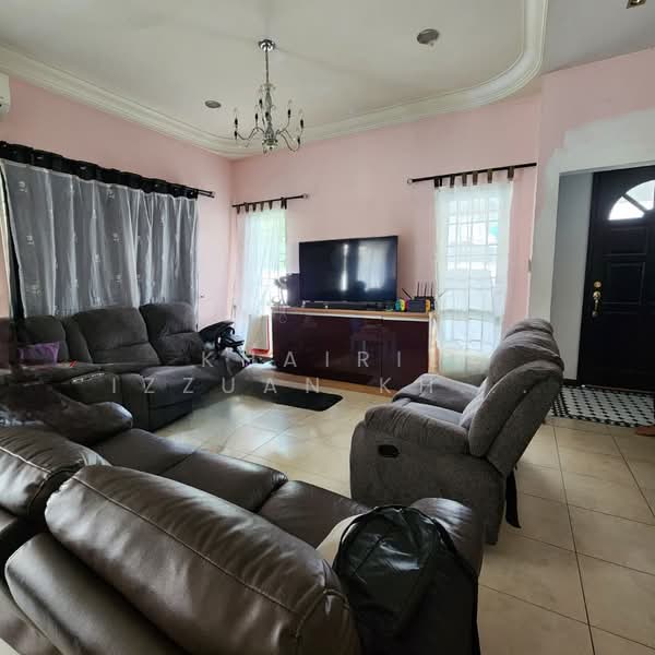 Cluster House for Sale in Sunway Alam Suria (Shah Alam) - Khairil Izzuan Khairuddin - Living Room - PropertyGuru.com.my