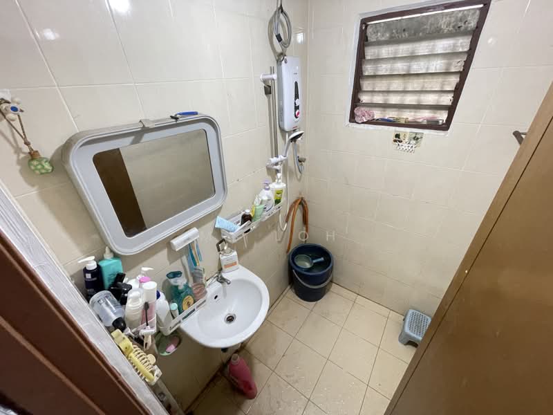 1-storey Terraced House for Sale in Taman Selayang Jaya (Selayang) - MY Loh - Bathroom - PropertyGuru.com.my