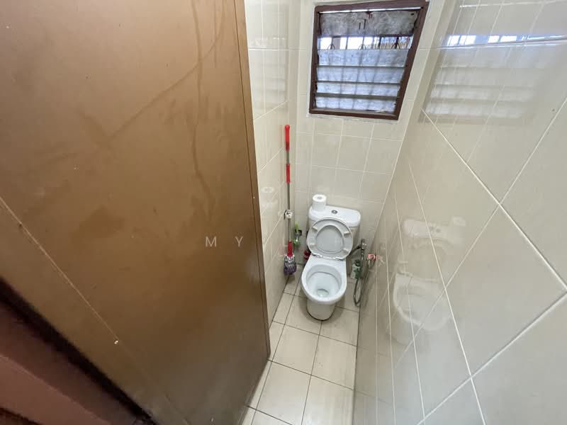 1-storey Terraced House for Sale in Taman Selayang Jaya (Selayang) - MY Loh - Bathroom - PropertyGuru.com.my