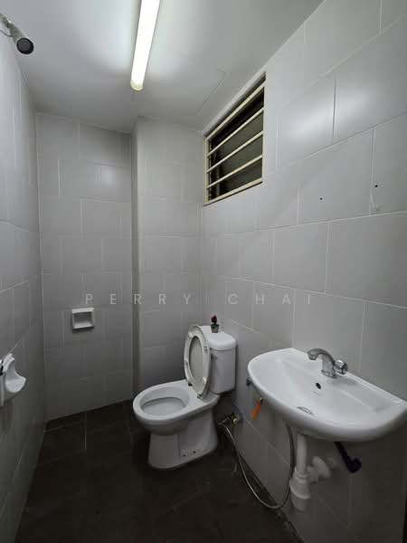 Servis Apartment untuk Disewa di Saville Residence - Perry Chai - Bathroom - PropertyGuru.com.my