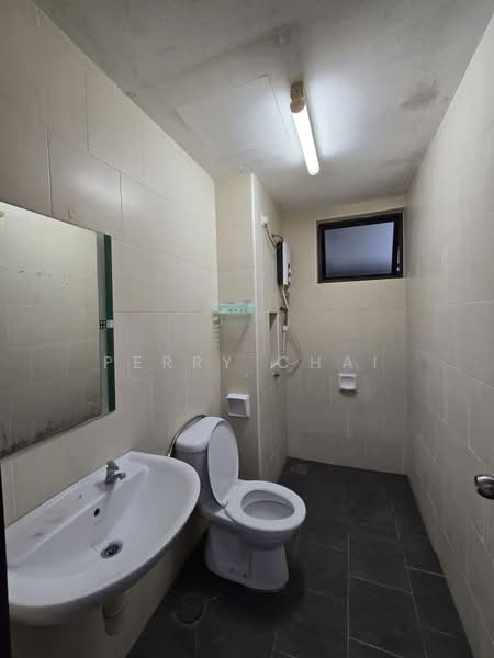 Servis Apartment untuk Disewa di Saville Residence - Perry Chai - Bathroom - PropertyGuru.com.my