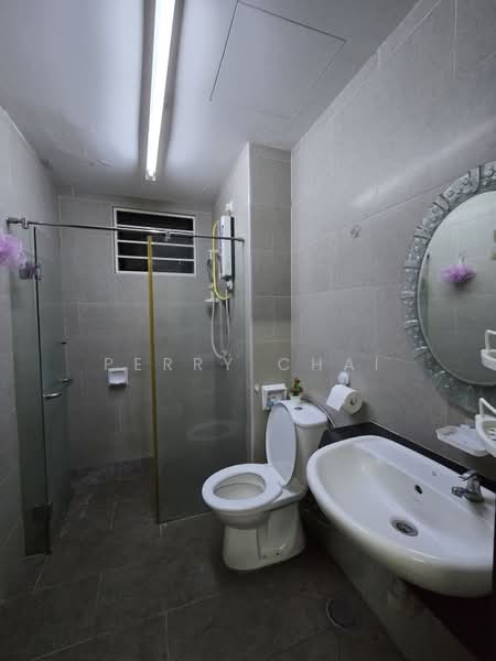 Servis Apartment untuk Disewa di Saville Residence - Perry Chai - Bathroom - PropertyGuru.com.my