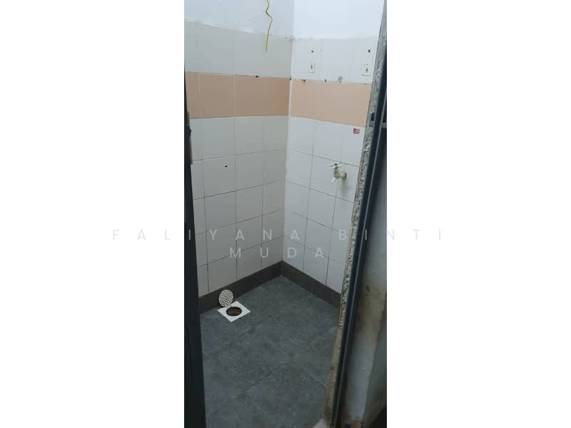Flat for Sale at Pangsapuri Sri Meranti - Faliyana binti Muda - PropertyGuru.com.my