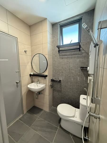 Pangsapuri untuk Disewa di D7 (D'Seven Lagoon Perdana) - Brendan Lei - Bathroom - PropertyGuru.com.my