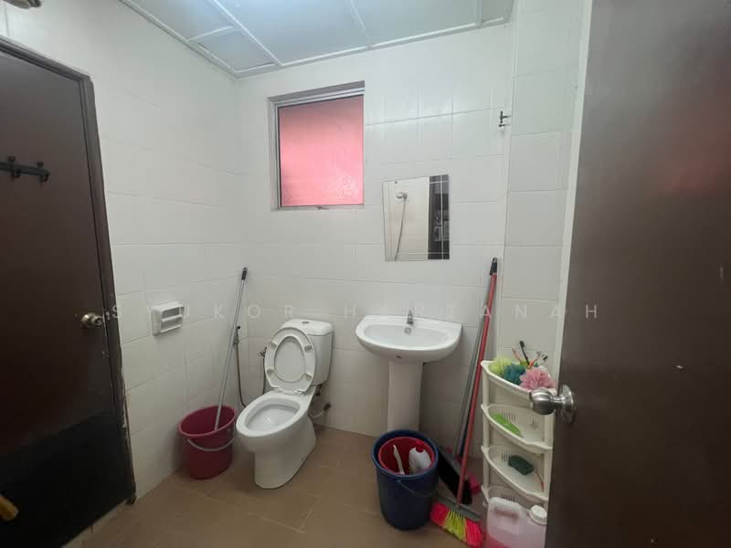 Rumah Teres 2 Tingkat untuk Dijual di Shah Alam (Selangor) - Syukor Hartanah - Bathroom - PropertyGuru.com.my