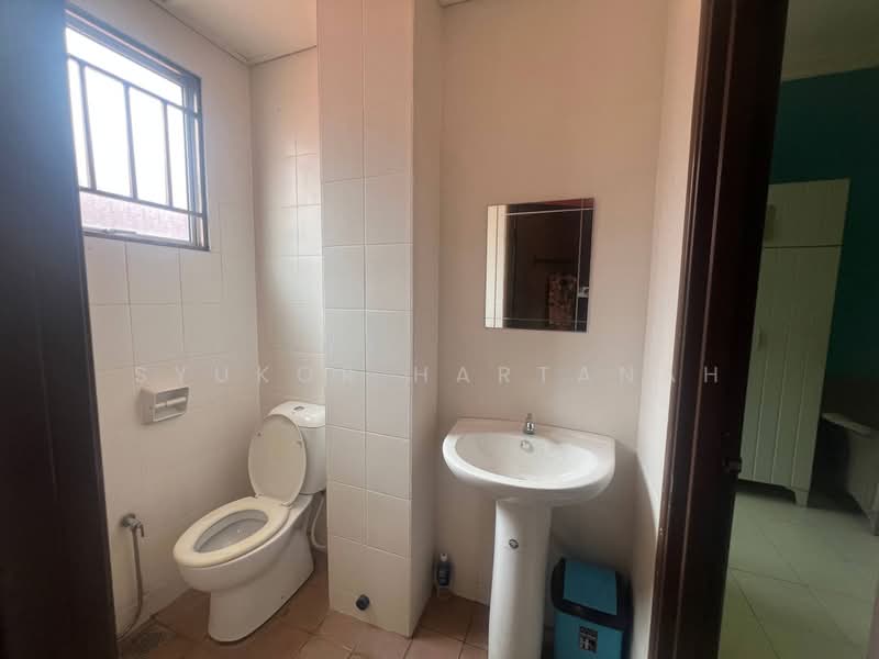 Rumah Teres 2 Tingkat untuk Dijual di Shah Alam (Selangor) - Syukor Hartanah - Bathroom - PropertyGuru.com.my