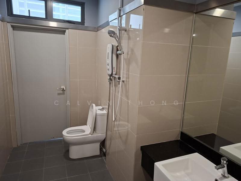 Pejabat untuk Disewa di Seksyen U1 (Glenmarie) - Calvin Thong - Bathroom - PropertyGuru.com.my