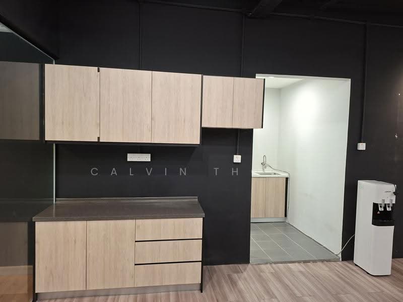 Pejabat untuk Disewa di Seksyen U1 (Glenmarie) - Calvin Thong - Kitchen - PropertyGuru.com.my