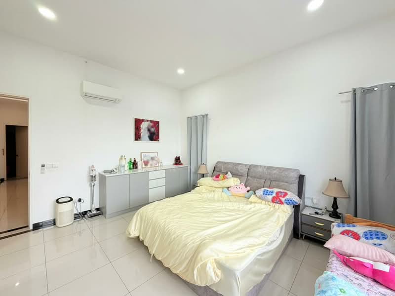 Rumah Kluster untuk Dijual di Setia Tropika (Johor Bahru) - Suenn Low - Bedroom - PropertyGuru.com.my