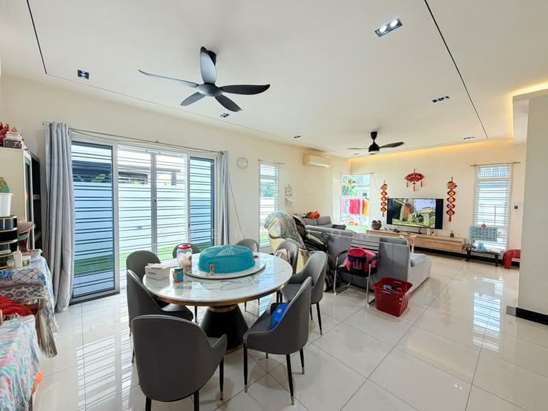 Rumah Kluster untuk Dijual di Setia Tropika (Johor Bahru) - Suenn Low - Living Room - PropertyGuru.com.my