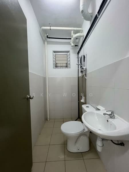 Apartment for Sale at Aronia - Sky Wong - Bathroom - PropertyGuru.com.my