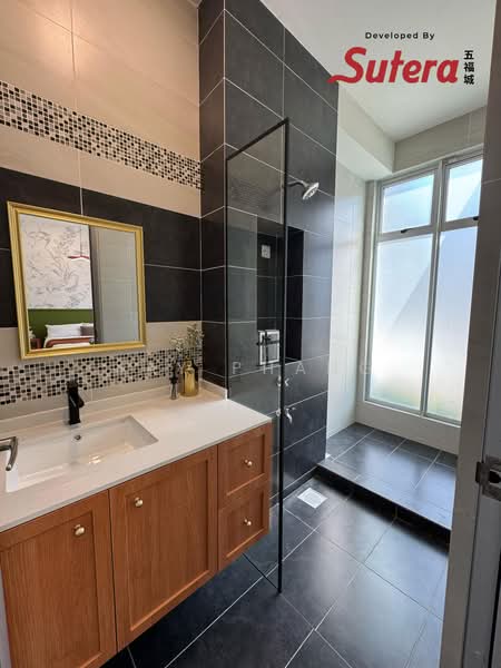 Rumah Bandar untuk Dijual di Taman Sutera Utama (Skudai) - Jay Phang - Bathroom - PropertyGuru.com.my