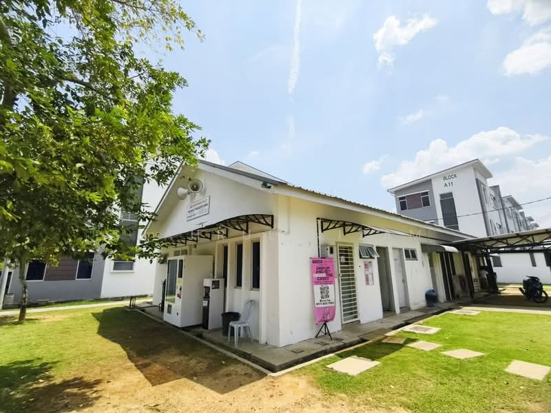Townhouse for Sale in Saujana Utama (Selangor) - Shahrul Nizam - Exterior - PropertyGuru.com.my