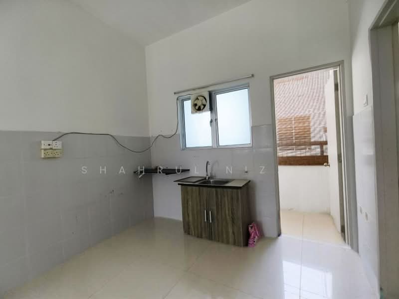 Townhouse for Sale in Saujana Utama (Selangor) - Shahrul Nizam - Kitchen - PropertyGuru.com.my