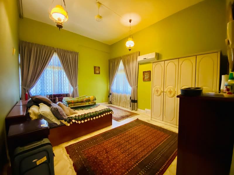 Bungalow for Sale in Kemensah Heights (Ulu Kelang) - Elisa . - Bedroom - PropertyGuru.com.my