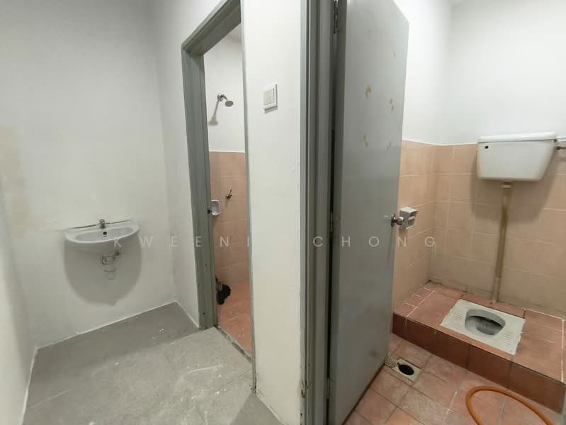 Kedai untuk Disewa di Bandar Sri Permaisuri (Cheras) - Kweenie Chong - Bathroom - PropertyGuru.com.my