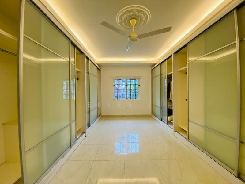 Bungalow for Sale in Kemensah Heights (Ulu Kelang) - Elisa . - Bedroom - PropertyGuru.com.my