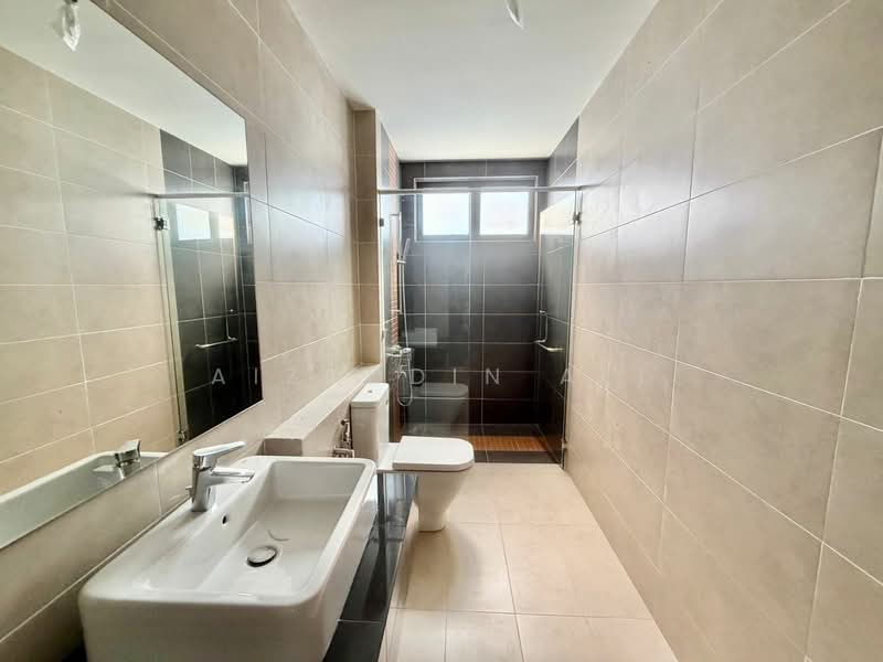 Bungalow for Sale in Kajang (Selangor) - Aizuddin Ali - Bathroom - PropertyGuru.com.my