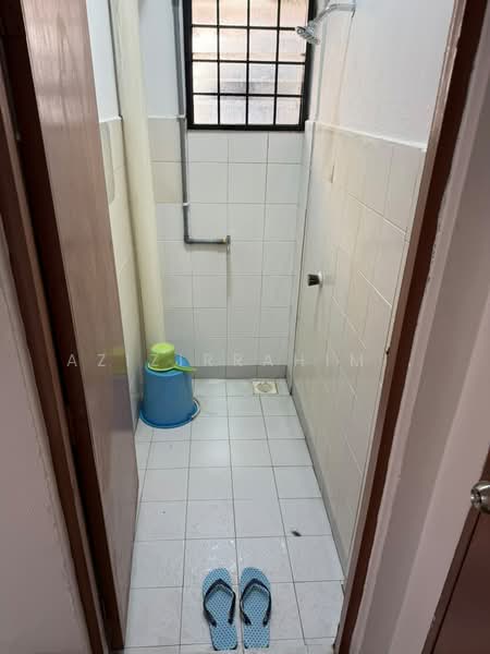 Apartment for Rent at Apartment Idaman - Azizirrahim . - Bathroom - PropertyGuru.com.my
