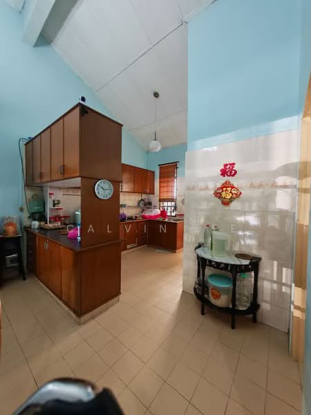 Rumah Teres 1.5 Tingkat untuk Dijual di Taman Bukit Jaya (Ulu Tiram) - Calvin Lee - Kitchen - PropertyGuru.com.my