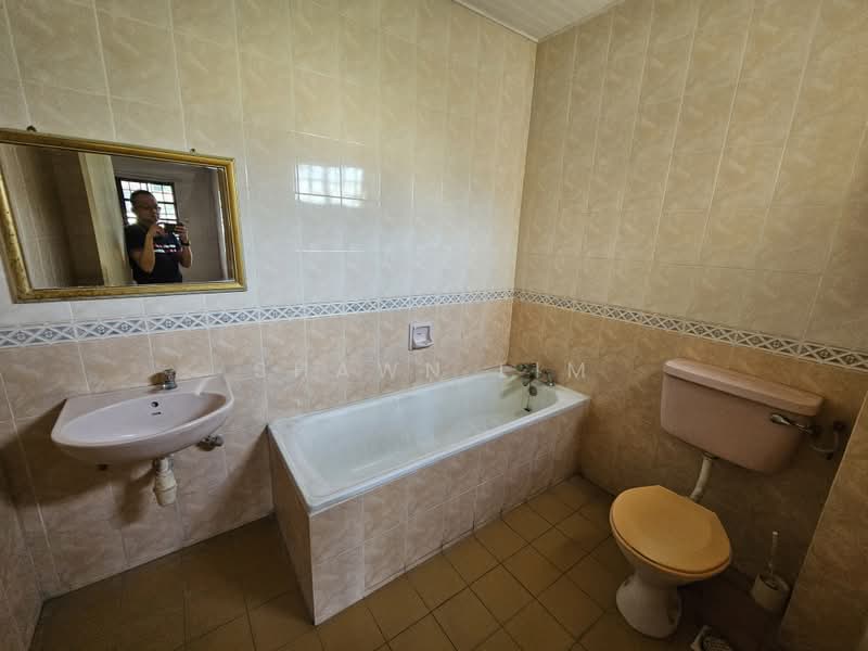 Semi-Detached House for Sale in Bukit Damansara (Damansara Heights) - Shawn Lim - Bathroom - PropertyGuru.com.my