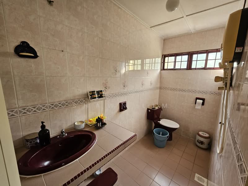 Semi-Detached House for Sale in Bukit Damansara (Damansara Heights) - Shawn Lim - Bathroom - PropertyGuru.com.my