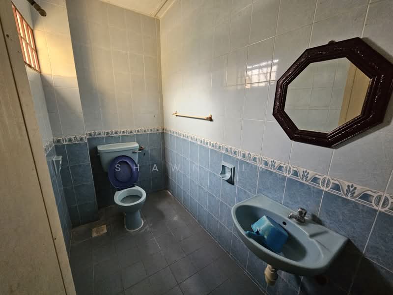 Semi-Detached House for Sale in Bukit Damansara (Damansara Heights) - Shawn Lim - Bathroom - PropertyGuru.com.my