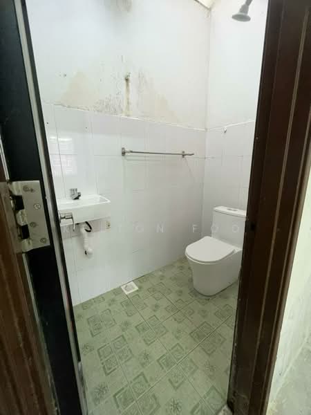 1-storey Terraced House for Sale in Taman Velox (Rawang) - Kelton Foo - Bathroom - PropertyGuru.com.my