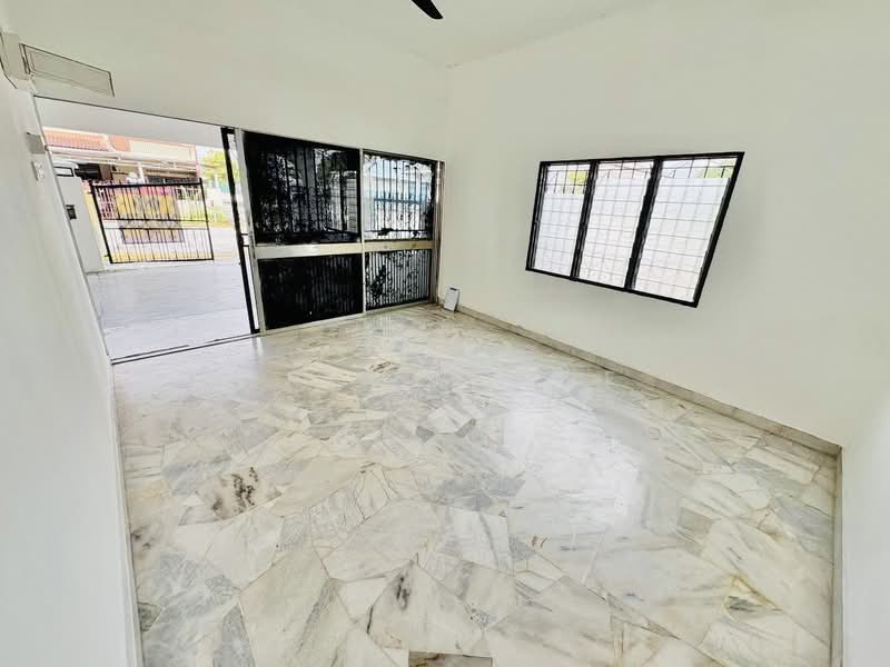Terraced House for Rent in Taman Desa Wira (Telok Panglima Garang) - Erin Yusof - Entrance - PropertyGuru.com.my