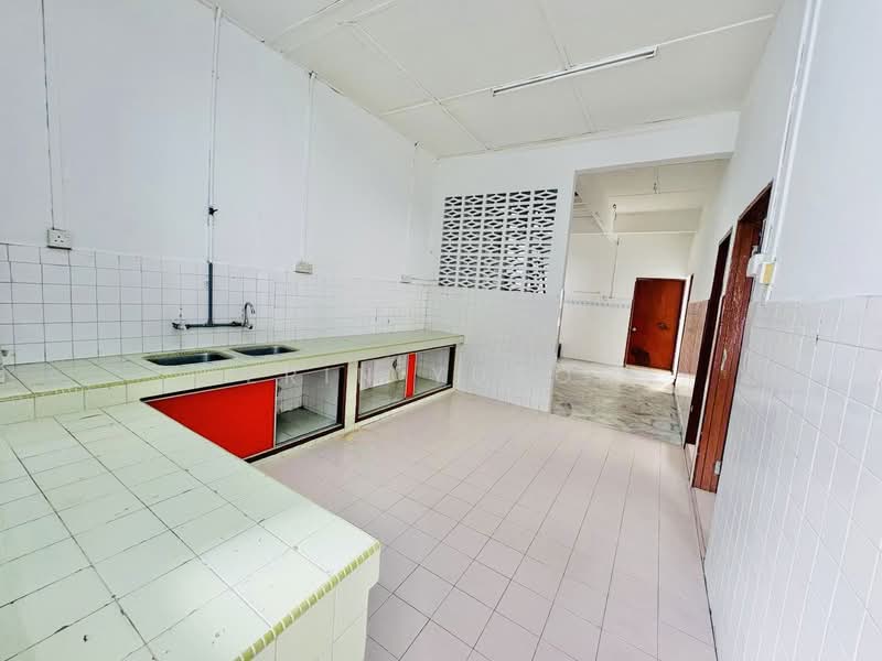 Terraced House for Rent in Taman Desa Wira (Telok Panglima Garang) - Erin Yusof - Kitchen - PropertyGuru.com.my