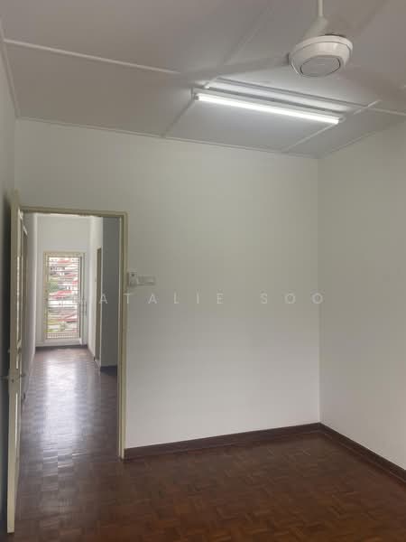 2-storey Terraced House for Sale in Taman United (Jalan Klang Lama (Old Klang Road)) - Natalie Soo - Master bedroom - PropertyGuru.com.my