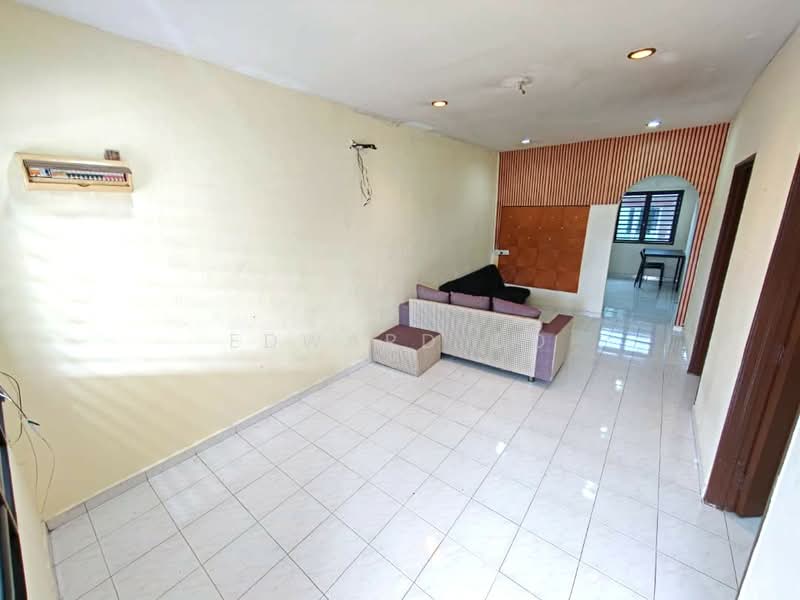 1-storey Terraced House for Rent in Taman Ungku Tun Aminah (Skudai) - Edward Oo - Living Room - PropertyGuru.com.my