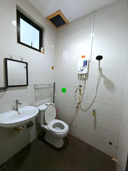 1-storey Terraced House for Rent in Taman Ungku Tun Aminah (Skudai) - Edward Oo - Bathroom - PropertyGuru.com.my