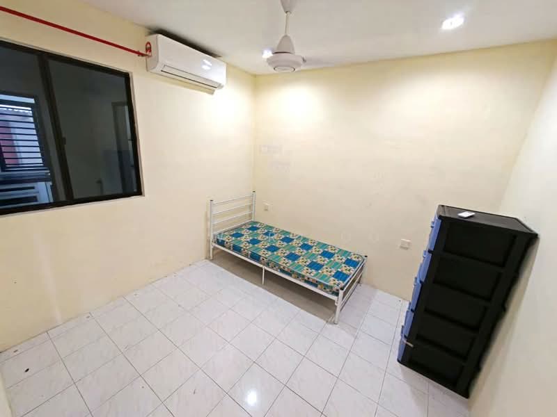 1-storey Terraced House for Rent in Taman Ungku Tun Aminah (Skudai) - Edward Oo - Bedroom - PropertyGuru.com.my