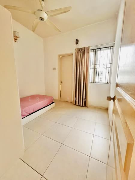 2-storey Terraced House for Rent in D'alpinia (Puchong) - Erin Yusof - Bedroom - PropertyGuru.com.my