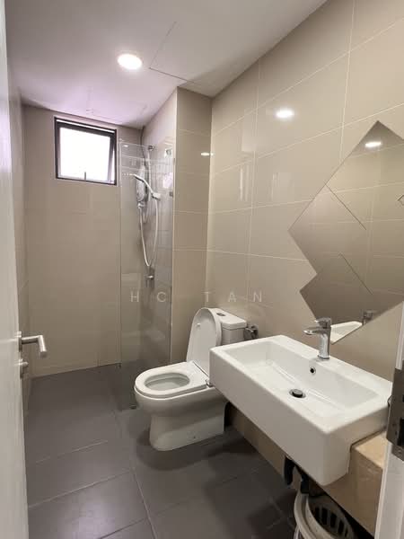 Servis Apartment untuk Dijual di United Point (Residensi Berpadu) - HC Tan - Bathroom - PropertyGuru.com.my
