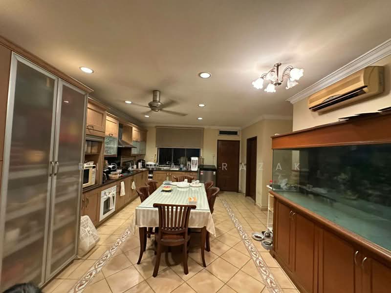 Semi-Detached House for Sale in Seksyen 13 (Shah Alam) - Ridhwan Razak - Kitchen - PropertyGuru.com.my