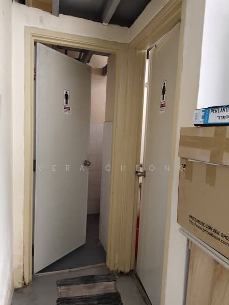 Shop / Office for Rent in Taman Molek (Johor Bahru) - Vera Cheong - Bathroom - PropertyGuru.com.my