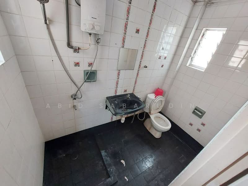 2-storey Terraced House for Sale in Taman Setiawangsa (Setiawangsa) - Abid Sabarudin - Bathroom - PropertyGuru.com.my